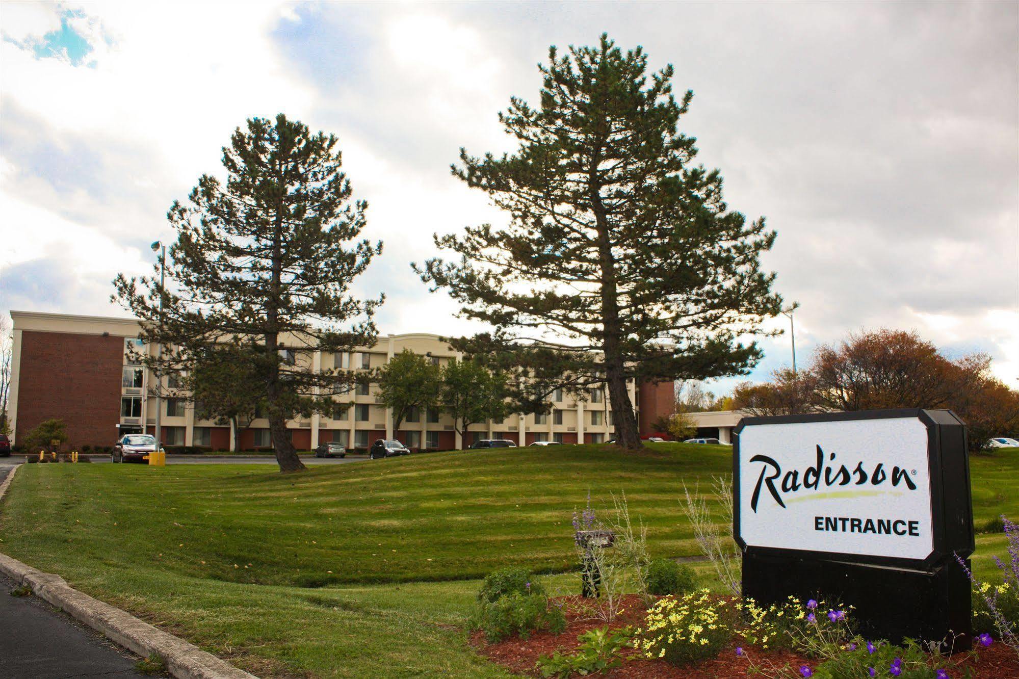 Radisson Rochester Airport Exterior photo